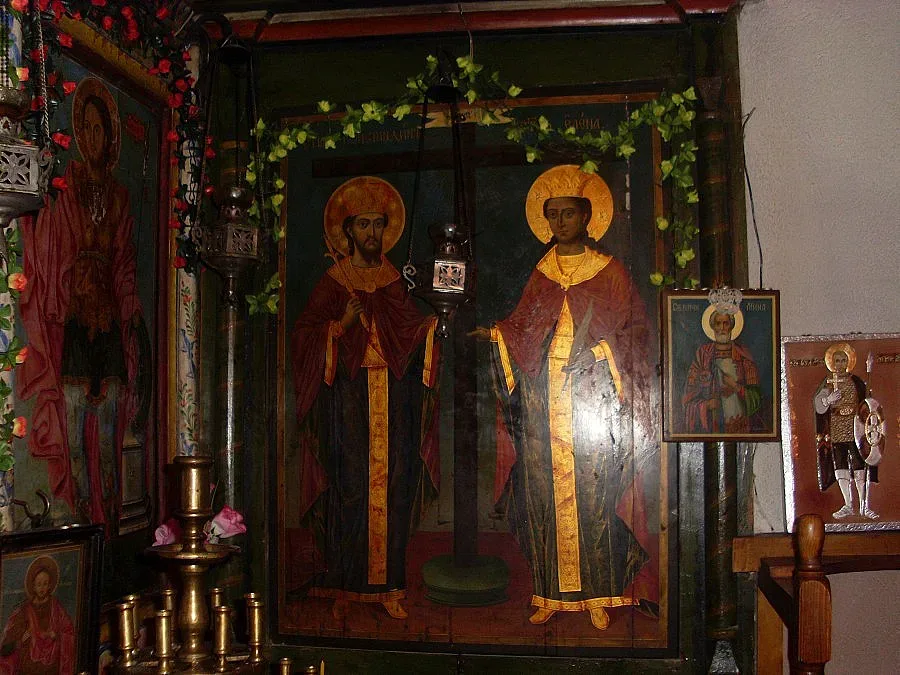 Българи и чужденци видяха 272-годишно руско евангелие в селски храм