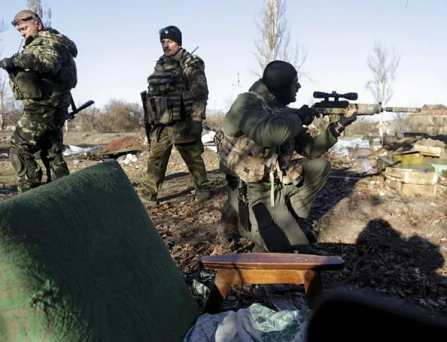 Буркан с мед взриви войник