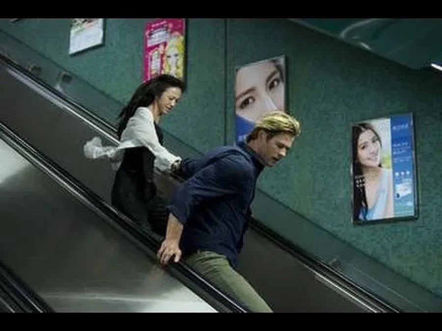 Секси програмист спасява света