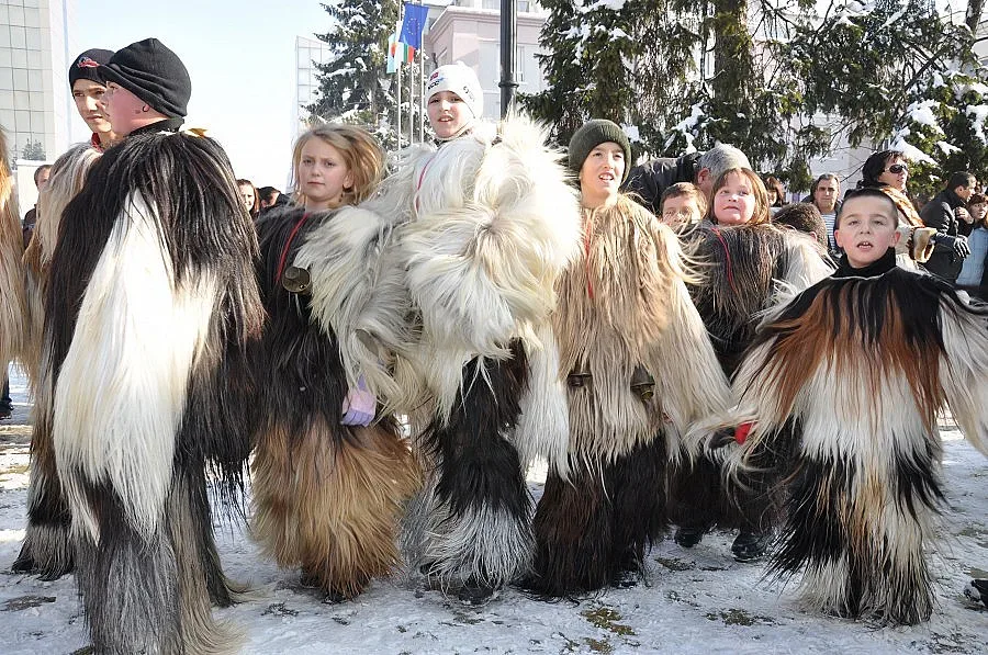 Кукери от 3 държави превземат Разлог