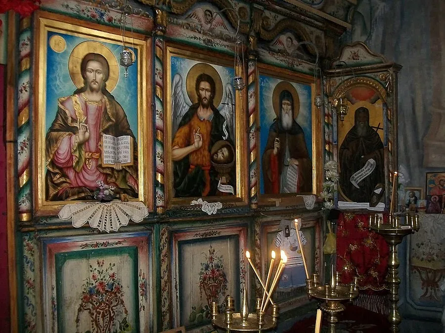 Десетки преспаха в църквата „Свети Антоний" за изцеление