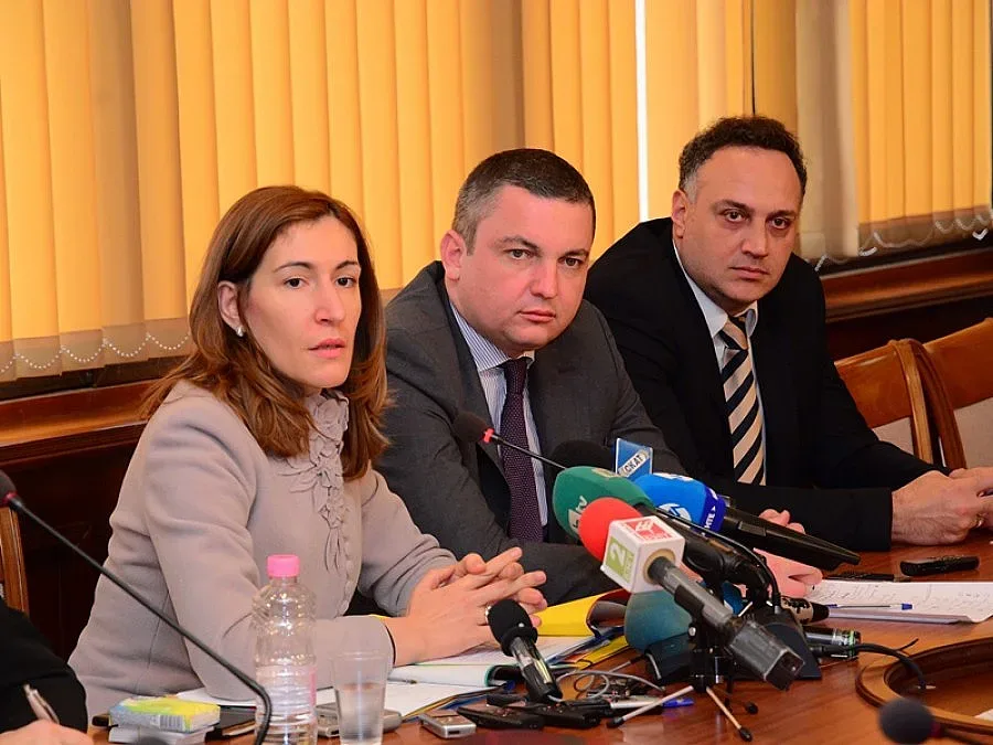 Ангелкова: Търсим възможности за увеличаване на чартърните програми