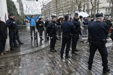 Бомбена заплаха в Париж, 12 арестувани през нощта 