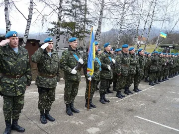 Украйна връща военната служба
