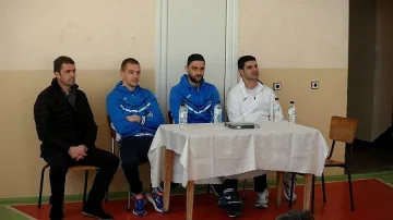 "Левски" зарадва децата от спортното училище в Сандански