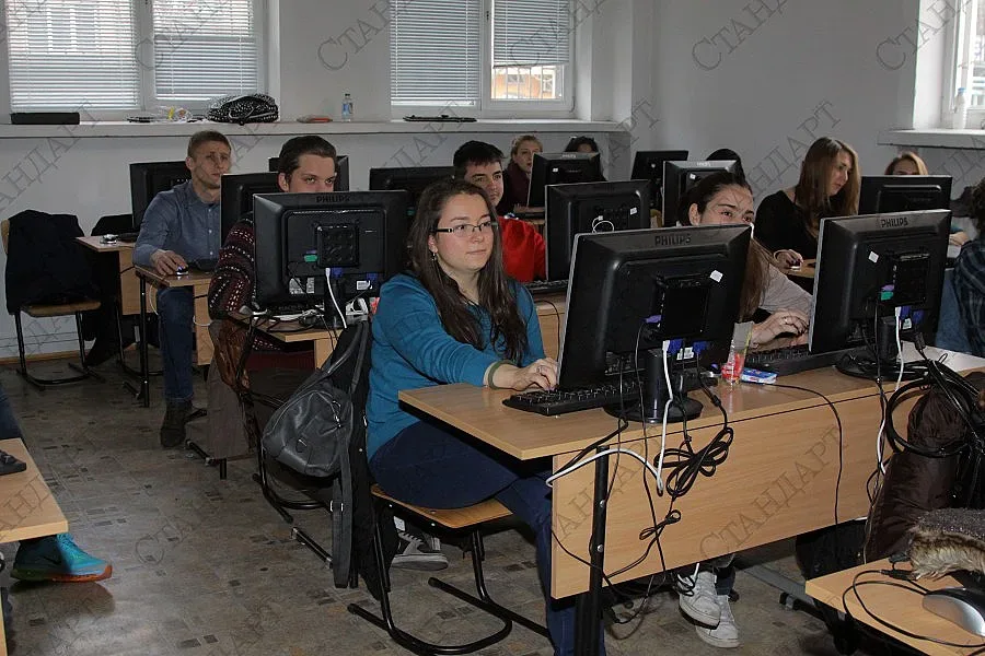 Младежи трупат точки за висше в техникума