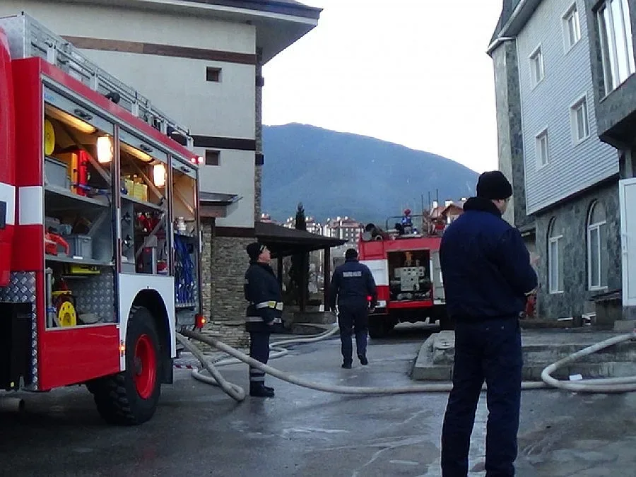 Пожар лумна в хотела на Никола Вапцаров в Банско (ОБЗОР)