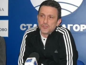 Жоро Младенов пое "Римини"