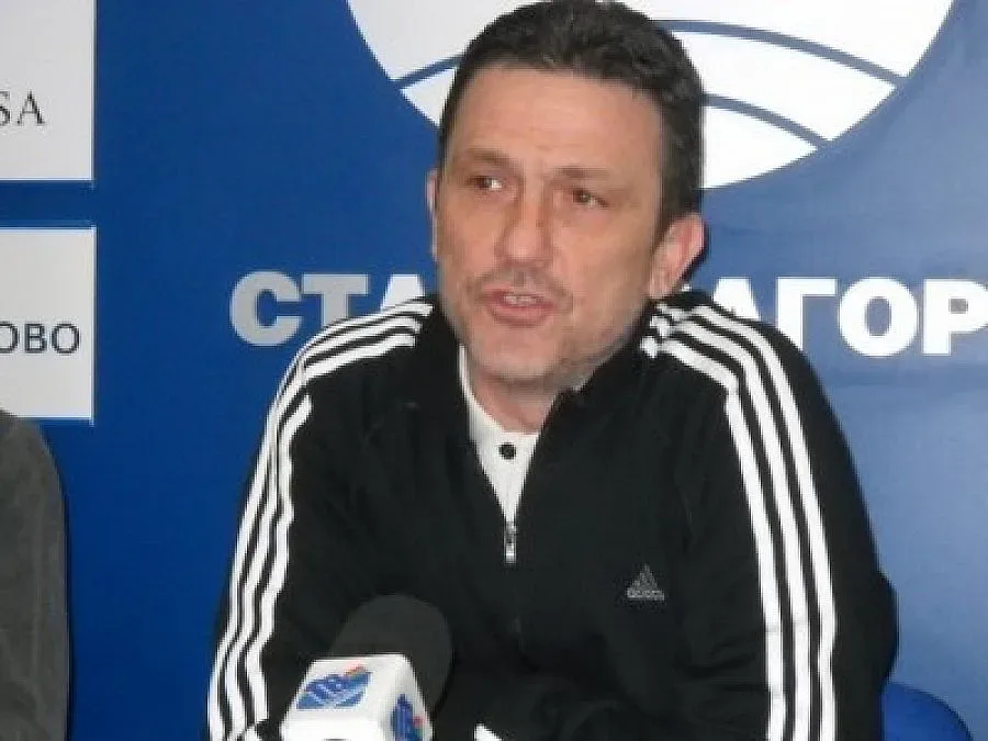 Жоро Младенов пое "Римини"