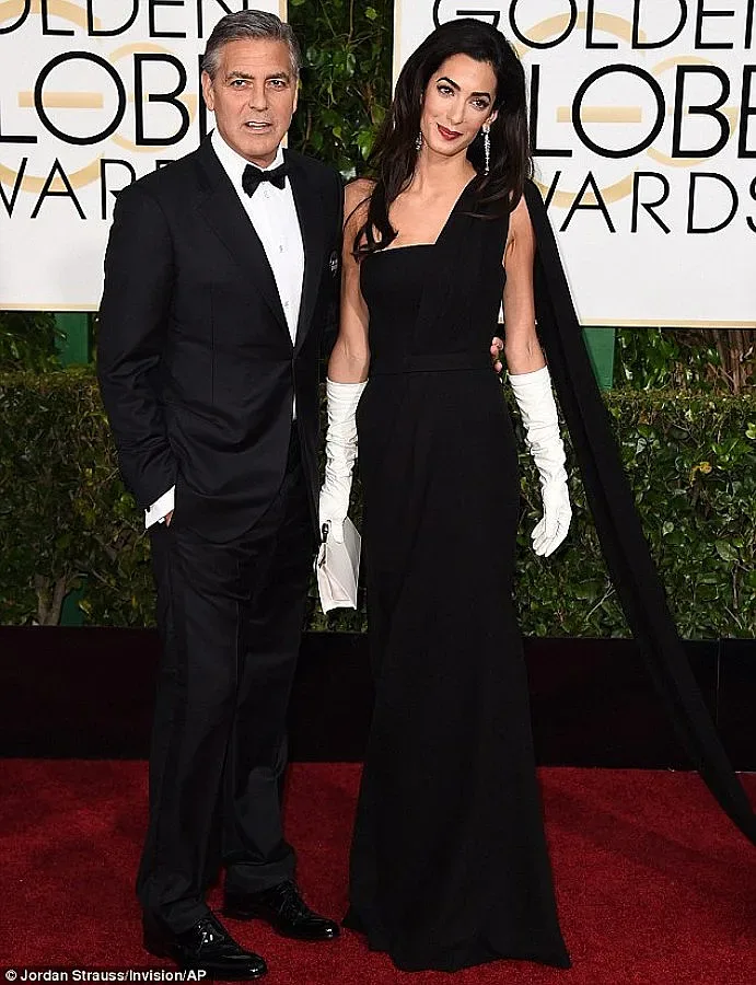 СНИМКИ: "Аз съм Шарли" гарнира "златните глобуси"