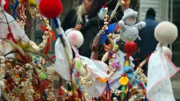 Сурвакарски дружини обикалят Перник