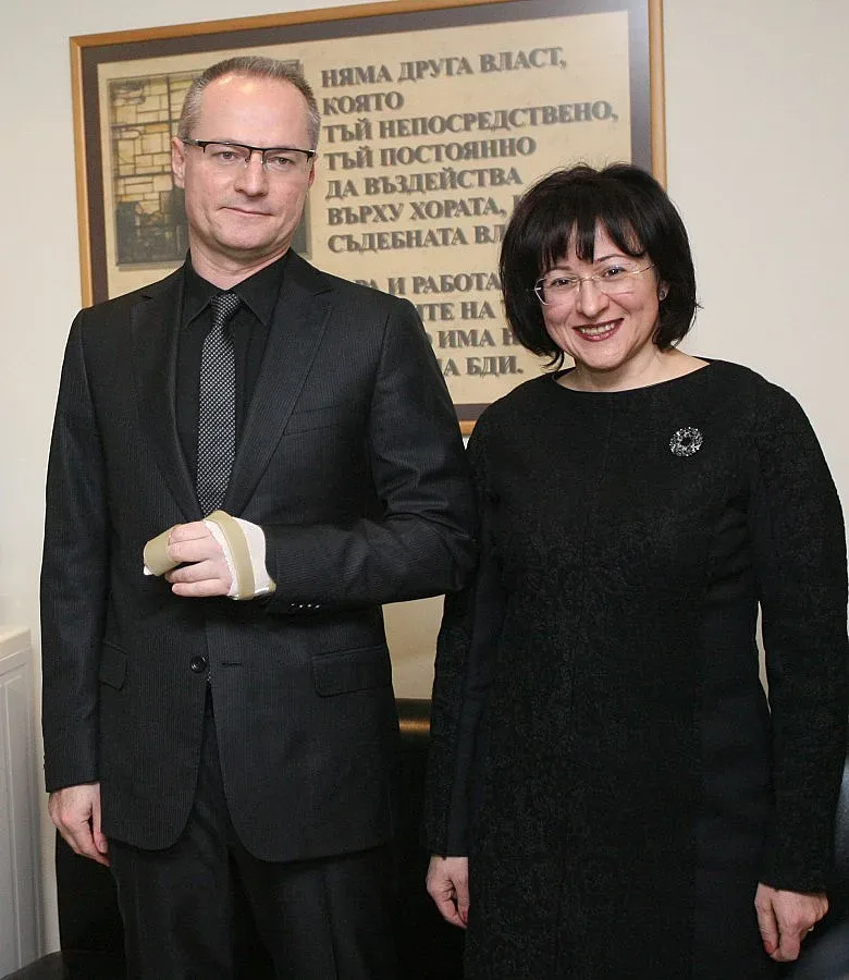 Панова: Ако процедурата е предрешена, има ли смисъл да се участва