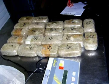 „Арестуваха" хероин за милион в български камион