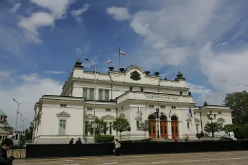 Депутати, помощ, работим като роби!