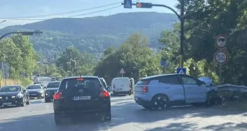 Тапа по важен път край София заради катастрофа