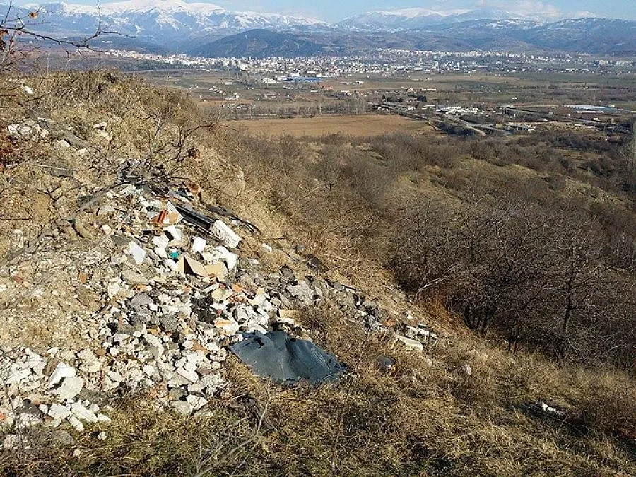 Антична крепост превърната в сметище
