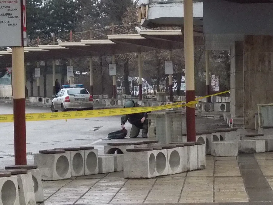 Добричката автогара отцепена заради самотен куфар