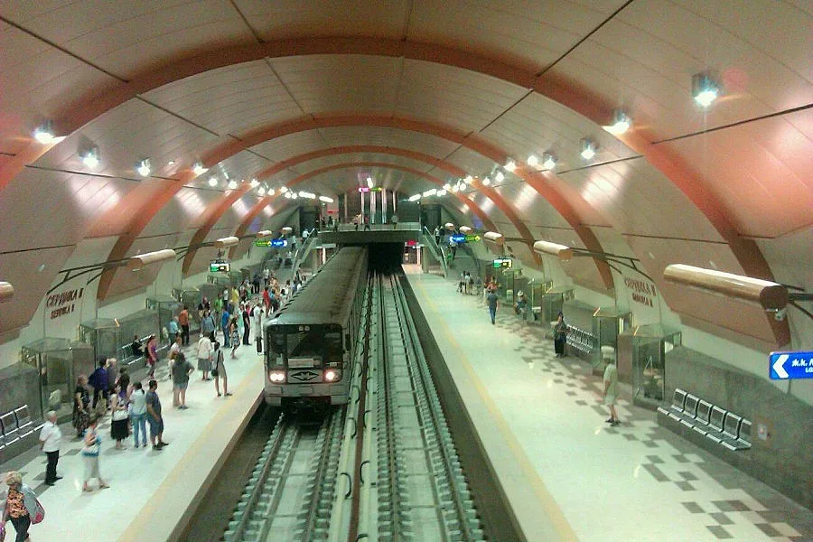 Временно е спряно движението по втория лъч на столичното метро