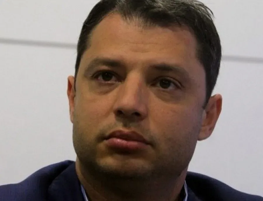 Добрев тръгва на гастрол за санирането