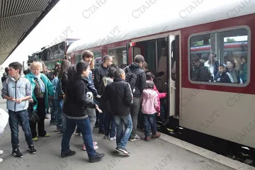 Свлачище спря влакове в Северна България