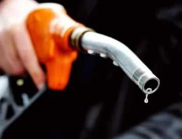 Под 2 лева за литър бензин или дизел