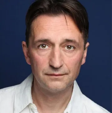 Българин играе ментор на Хокинг