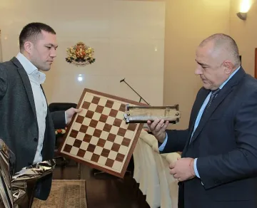 Кобрата изненада Бойко с шахмат