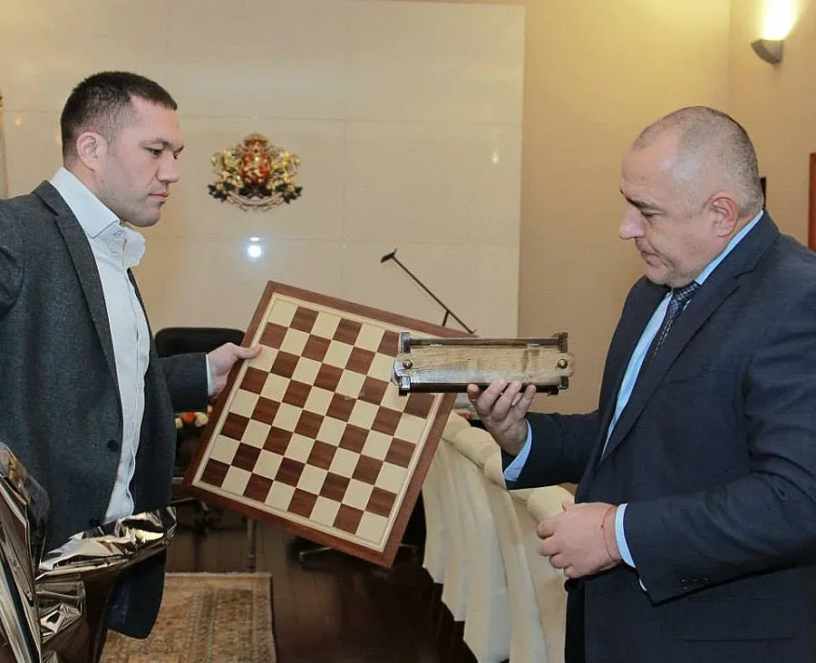 Кобрата изненада Бойко с шахмат