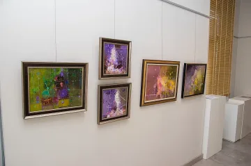 200 на опашка за изложба на Иванов