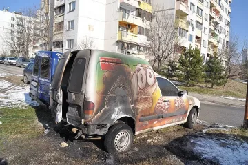 Арестуваха трима подпалвачи на фирмена кола