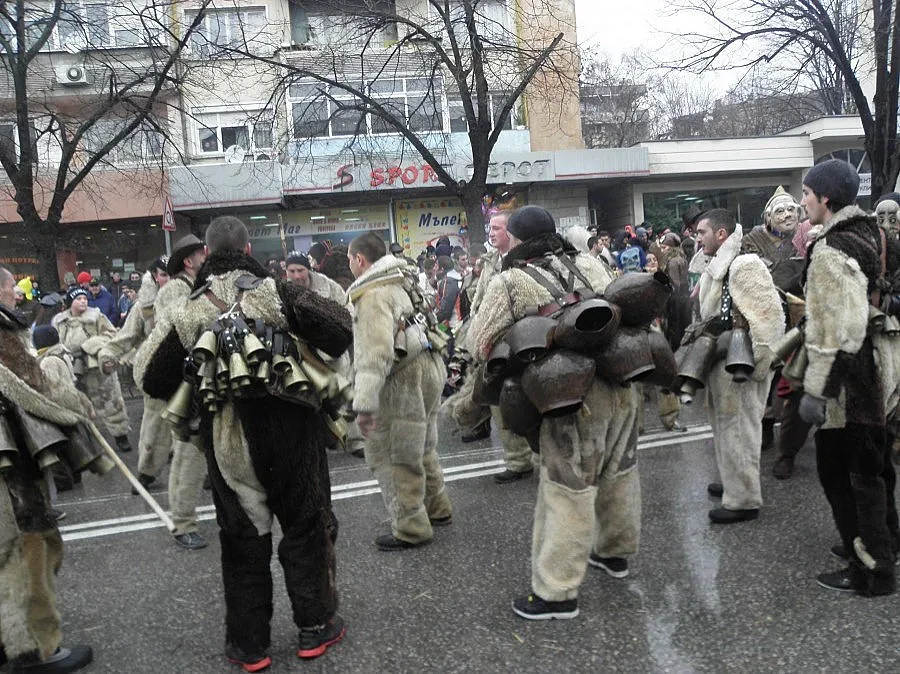 Хиляди кукери с десант в Симитли
