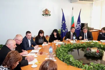 Министър Петкова помага за намиране на работа за хората от „Чукурово“