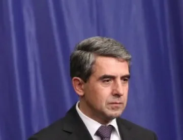 Плевнелиев: Атаката в Париж е варварски акт на насилие и тероризъм 