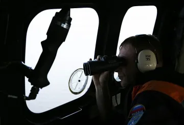 Откриха опашката на самолета на AirAsia