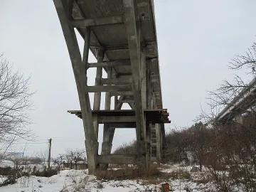 Русенка оцеля след падане от висок мост