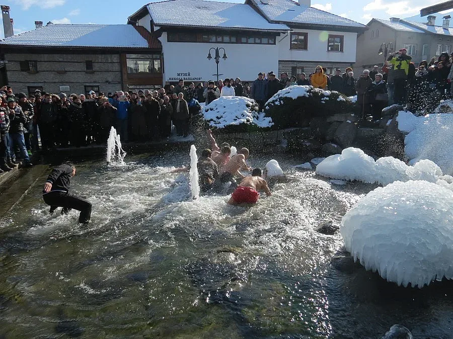 Мъж от Севлиево хвана кръста в Банско