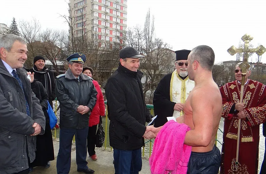 Военнослужещ хвана кръста в Ямбол