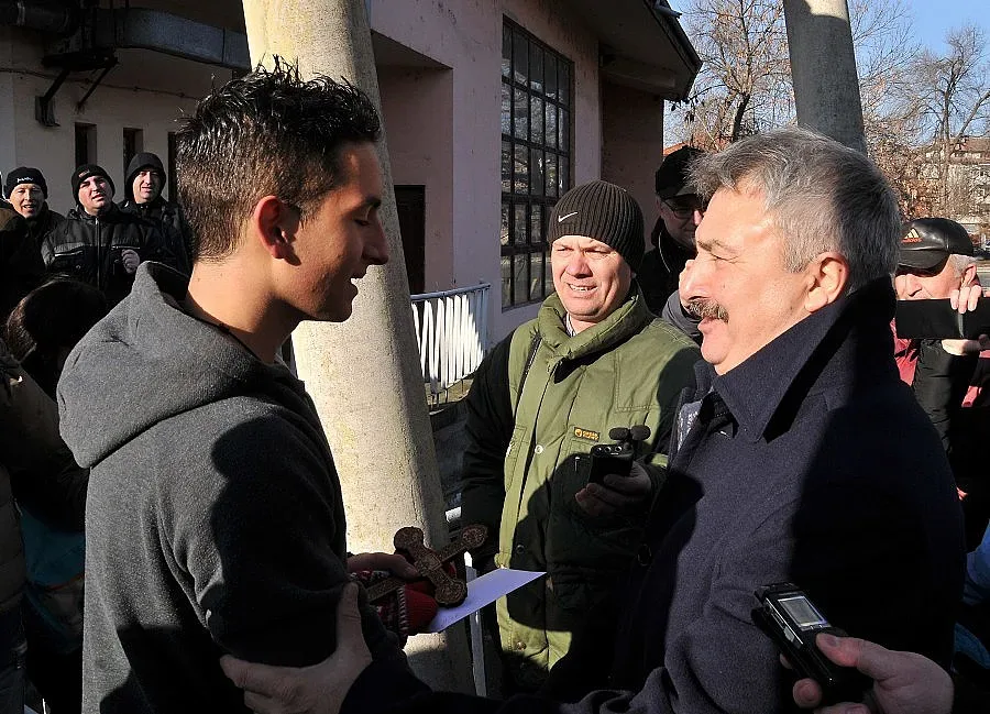 53-ма се хвърлиха за кръста в Монтана