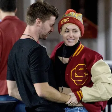 Арни към сина си: 50 милиона или Майли Сайръс