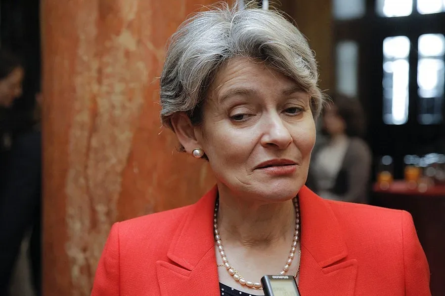 Бокова залага на мека сила за мира