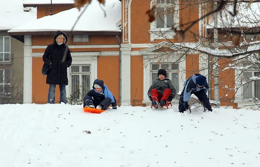 Времето остава студено и снежно