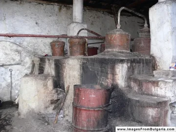 Задигнаха 200 литра домашна ракия