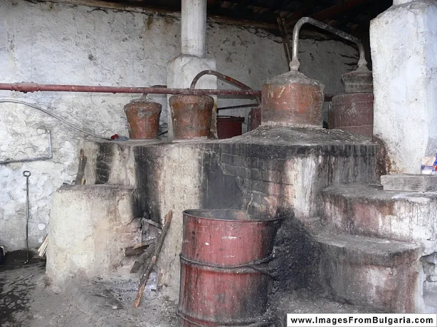 Задигнаха 200 литра домашна ракия