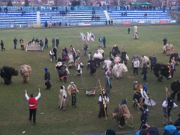 Кметове на казармен режим заради кукерски фестивал