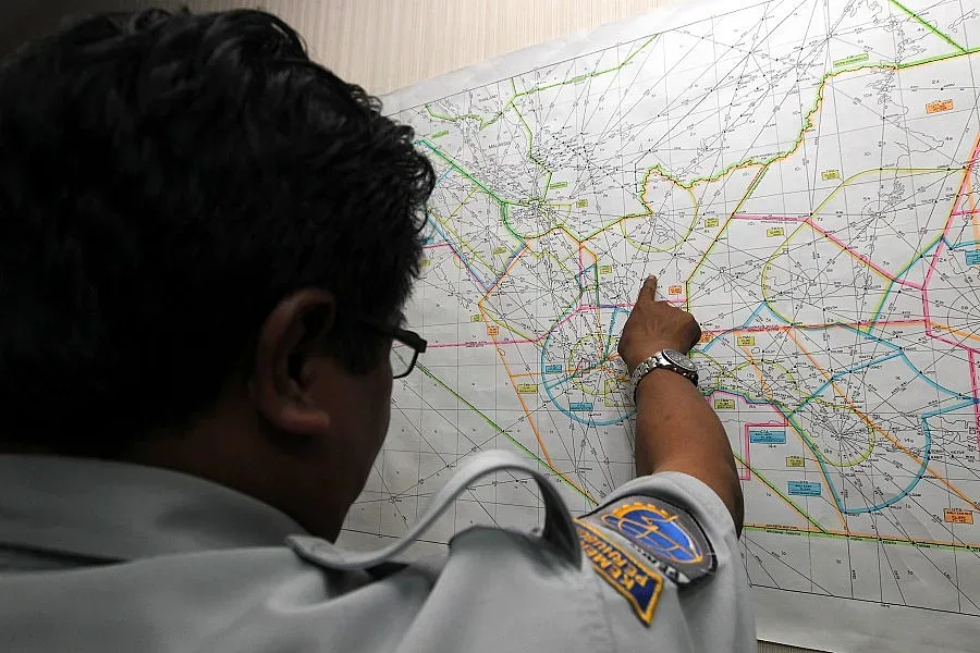 Подновено е търсенето на индонезийския самолет