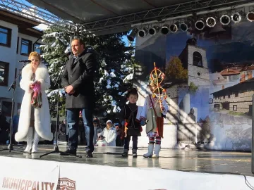 Кукери сурвакаха кмета на Банско