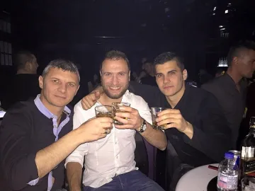 Бивши "смърфове" на алкохолно турне