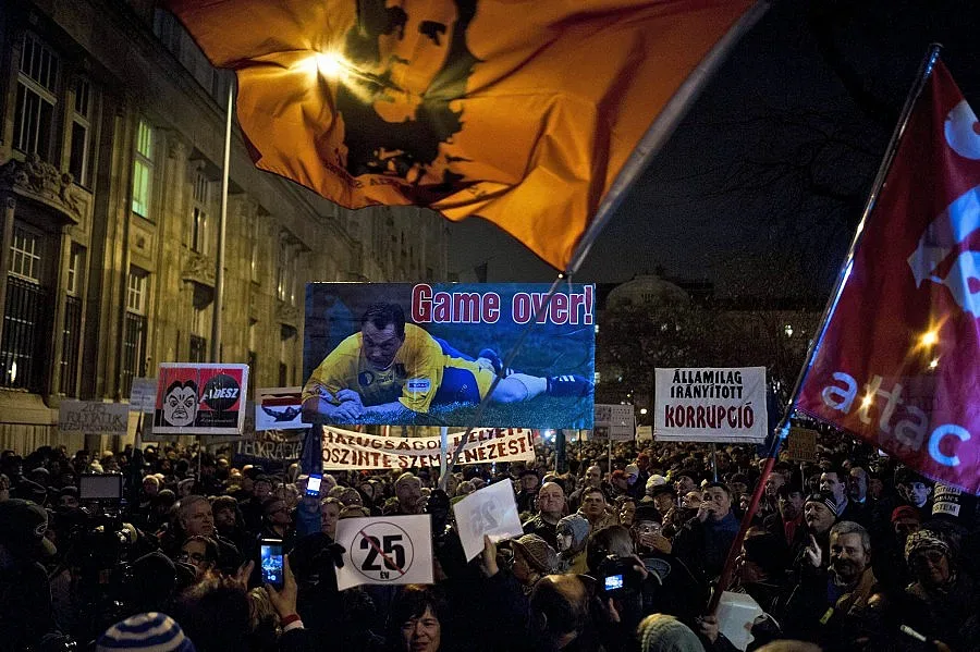 Многохиляден протест в Будапеща срещу политиките на Орбан