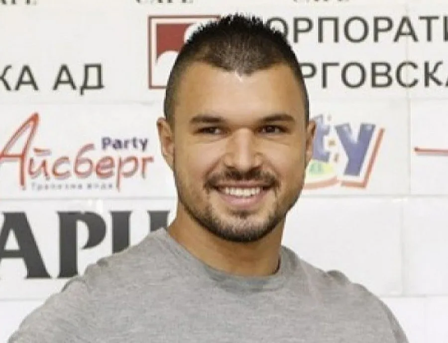 Божинов стана идол заради заяждане