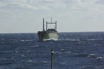 Спасиха с абордаж 1246 имигранти за два дни (ОБЗОР)